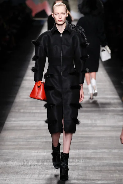 Look 3